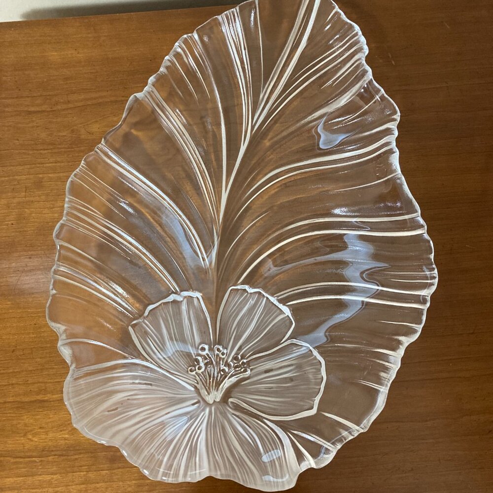 Miksas Hibiscus Serving Platter Leaf Shape - Picture 2 of 4